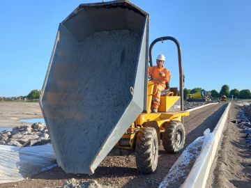 1,5 ton hoogkieper draaibak (Hi-swivel) met betongoot